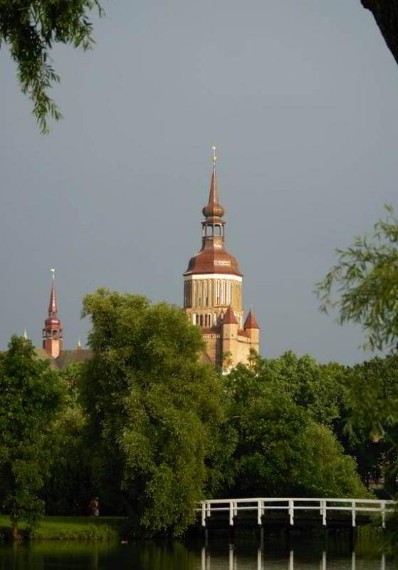 Marienkirche in Stralsund bei Regen