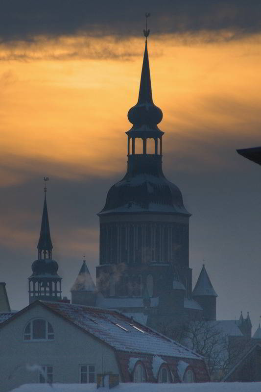 Fotografie der Marienkirche Stralsund im Winter