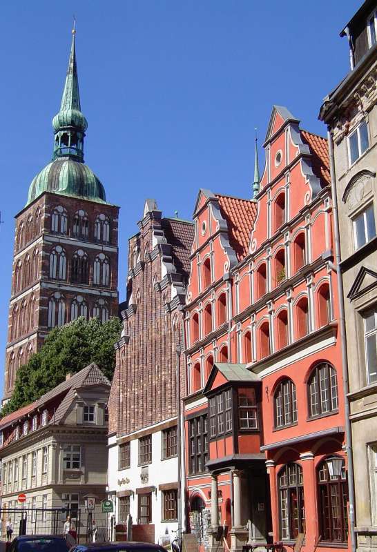 Nikolaikirche und Giebelhäuser Badenstraße Stralsund