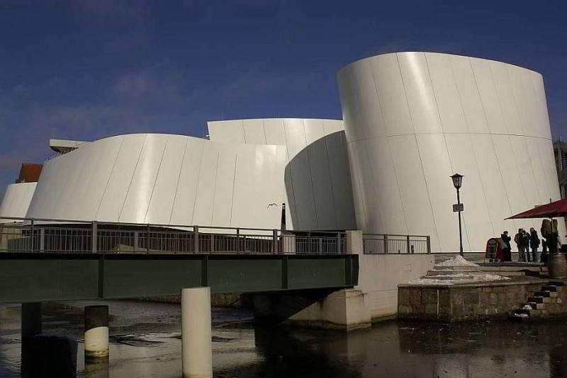 Ozeaneum auf der Hafeninsel Stralsund