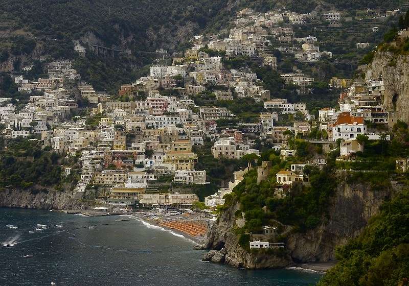 Dorf an der Amalfiküste bei Neapel