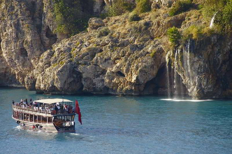 Antalya Wasserfall im Hafen