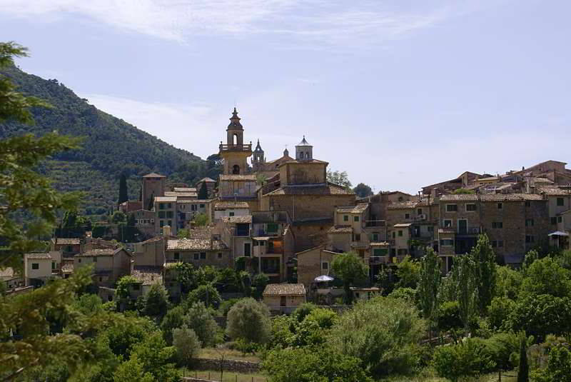 Valdemossa - kleine Stadt auf einem Berg auf Mallorca
