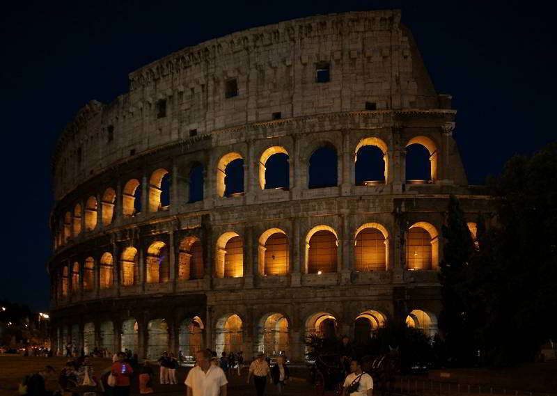 Rom - Colosseum bei Nacht