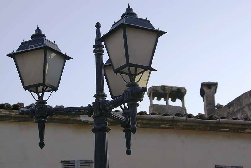 Straßenlaternen in Santanyi auf Mallorca