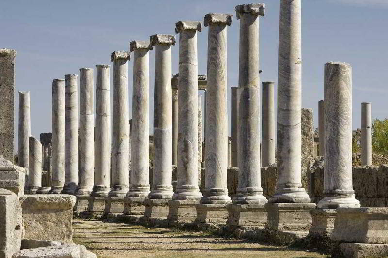 Kolonaden in Perge in der Türkei