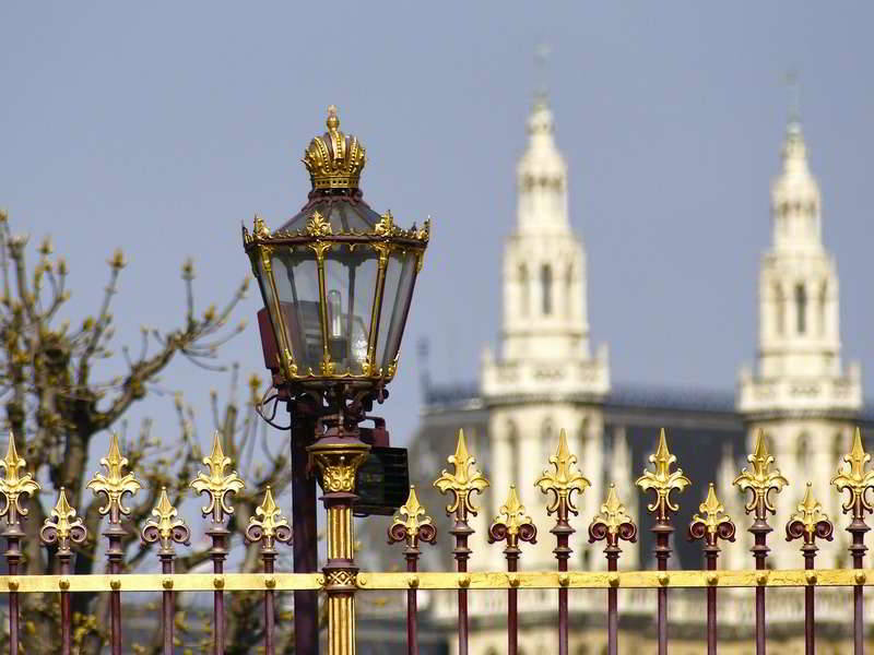 Kaisergold am Zaunj der Hofburg in Wien